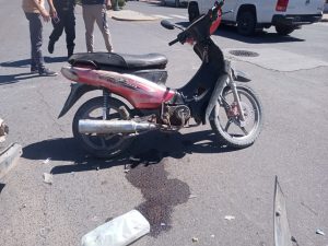 Choque en San Martín y Azcuénaga: Una motociclista al Hospital