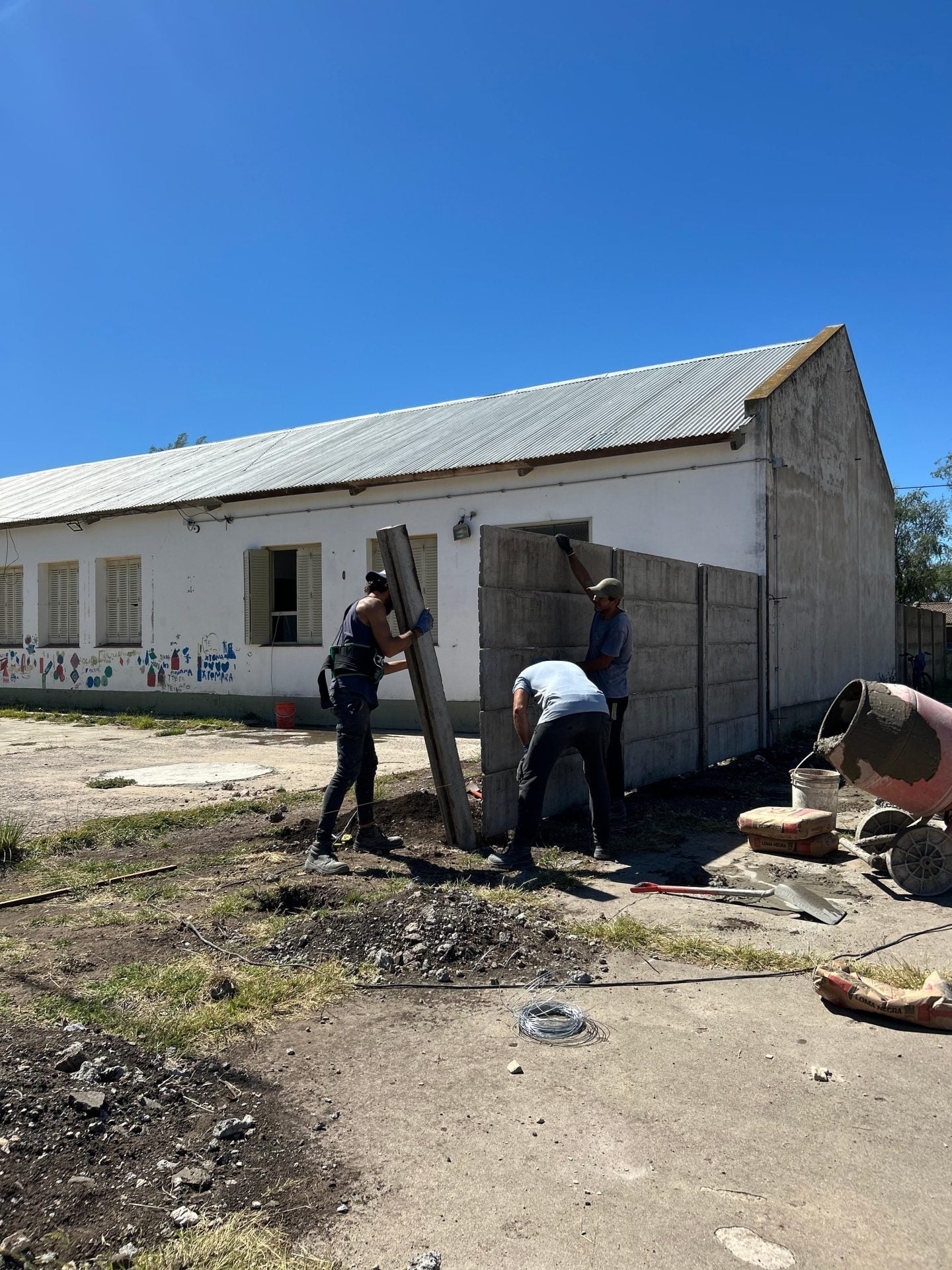 Nuevos paredones en la Escuela Primaria Nº 20 de Chaves