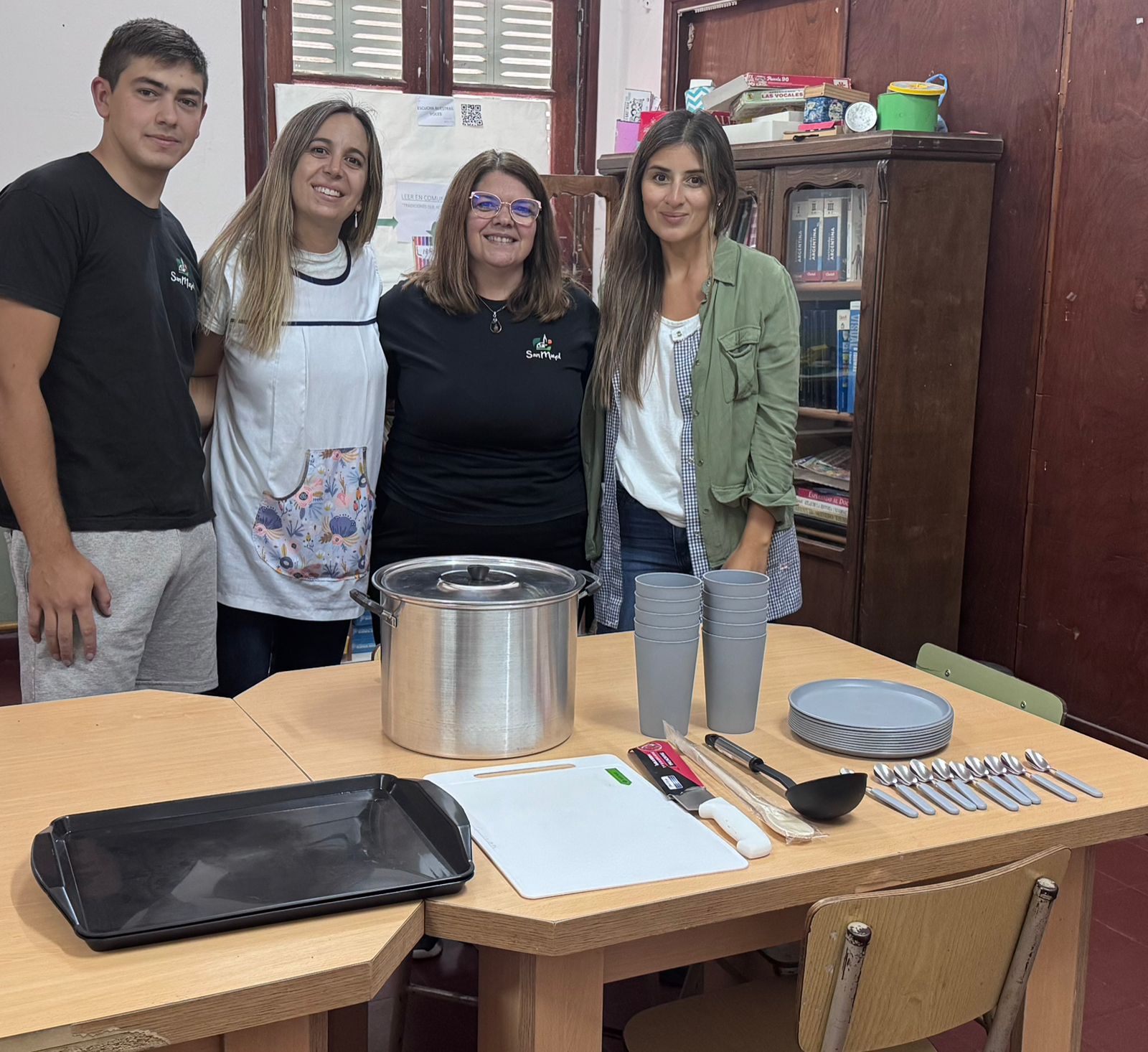 El Club 1º de Octubre de San Mayol realizó entrega de elementos de cocina