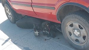 Accidente en Rauch y La Rioja: una moto terminó debajo de una Ecosport