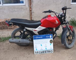 La Policía de Tres Arroyos recuperó en Chaves una moto sustraída en Necochea