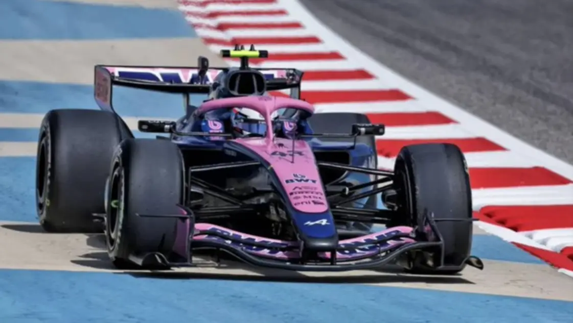 Franco Colapinto terminó último en el primer test de Baréin tras causar la primera bandera roja
