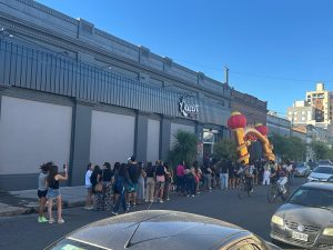 Furor en Queen Regalería: Un efecto poco visto en Tres Arroyos en los últimos tiempos (videos)