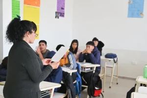 La Provincia busca unificar la carga horaria de los docentes en una misma escuela