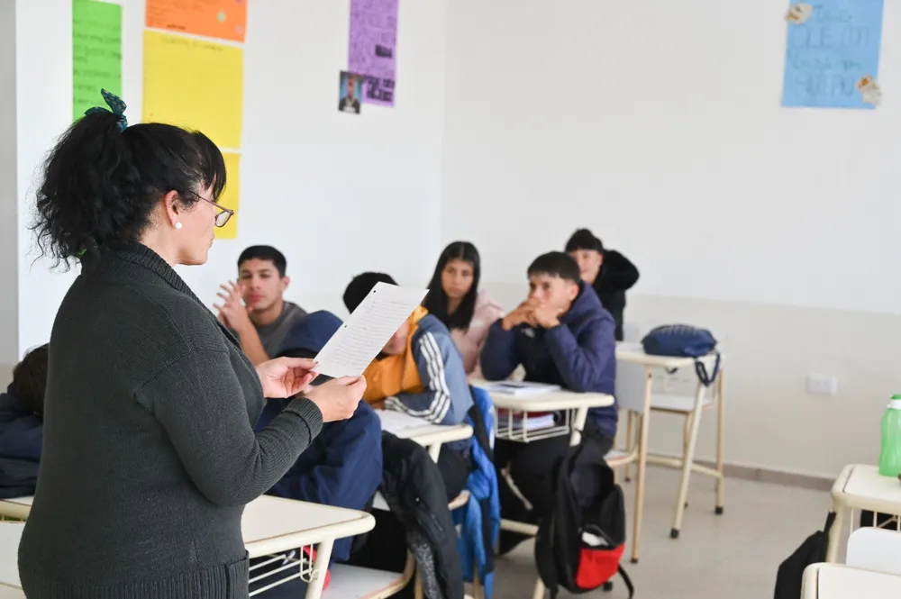 La Provincia busca unificar la carga horaria de los docentes en una misma escuela
