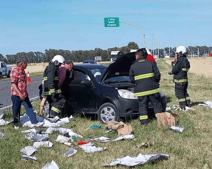 Madre e hijo heridos. Chocan con un camión en el acceso a Monte Hermoso
