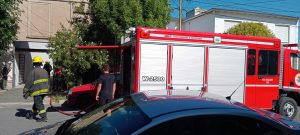 Incendio sofocado por Bomberos con “daños totales” (audio)