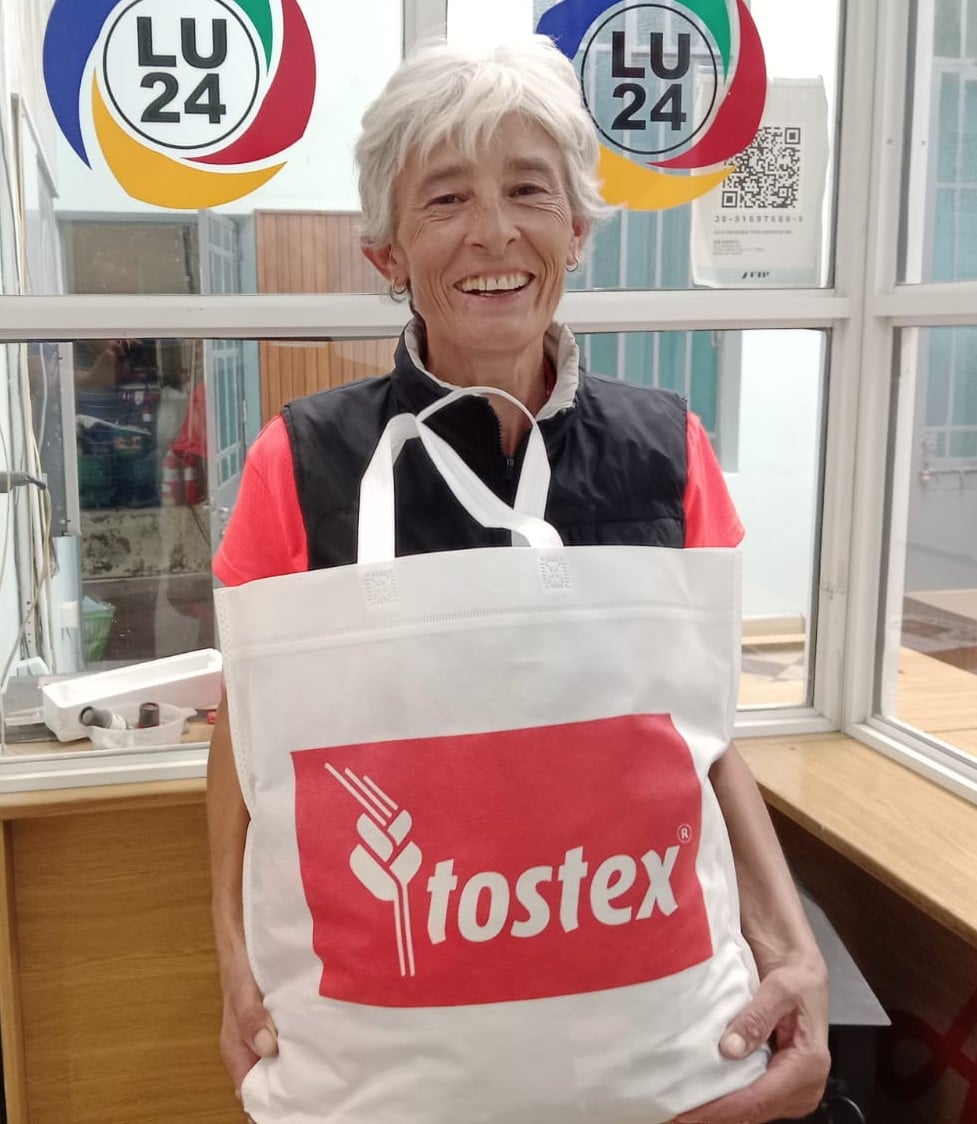 Marisa se llevó la bolsa de productos Tostex