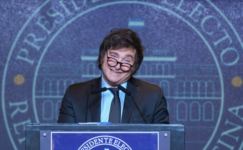 Vuelve a caer la confianza en el gobierno de Javier Milei, pero sigue por encima de Macri