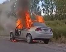 Bomberos: ardió un auto en Mendoza y Víctor Manuel