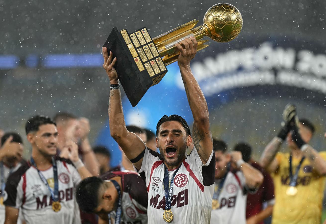 ¡MaraGranazo! Lanús le ganó a Flamengo y se coronó campeón de la Recopa