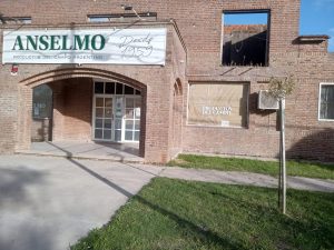 Y finalmente Anselmo reabrió los puestos de venta