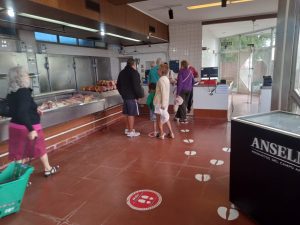 Y finalmente Anselmo reabrió los puestos de venta