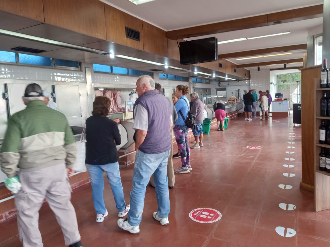 Y finalmente Anselmo reabrió los puestos de venta