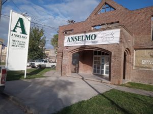 Y finalmente Anselmo reabrió los puestos de venta