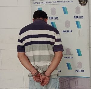 Quisieron robarle a un transportista con un arma blanca. Quedaron presos
