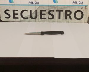 Quisieron robarle a un transportista con un arma blanca. Quedaron presos