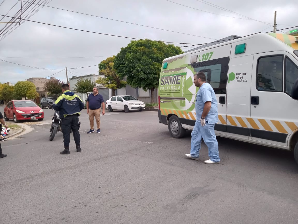 Accidente: Acompañante de motociclista derivada al hospital