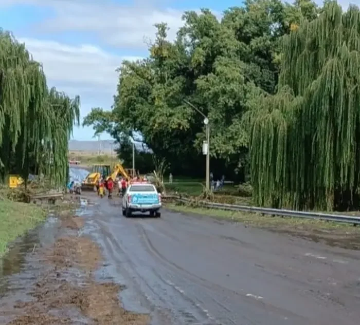 Temporal en Sierra de la Ventana: Evacuados, puentes cortados y viviendas anegadas (videos)