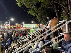 Fuerza, estilo y gran Show de Estelares cerrando la noche del sábado