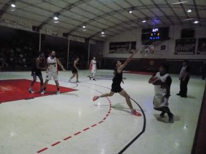Básquet: Huracán (TA), Alumni y Quilmes cerraron con triunfos la Fecha 1 de la Copa Tres Arroyos