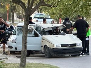 Impactante choque de autos en Caseros y Las Heras