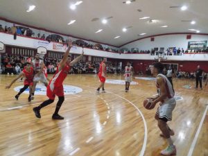 Basquet: Huracán abrió la segunda de la Copa Ciudad ganando el clásico