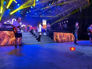 Con estilo único La Sabro trajo toda su energía en la apertura de la noche del sábado