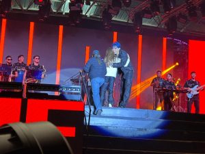Imposible mejor cierre: Estalló la Fiesta con la actuación de Luck-Ra