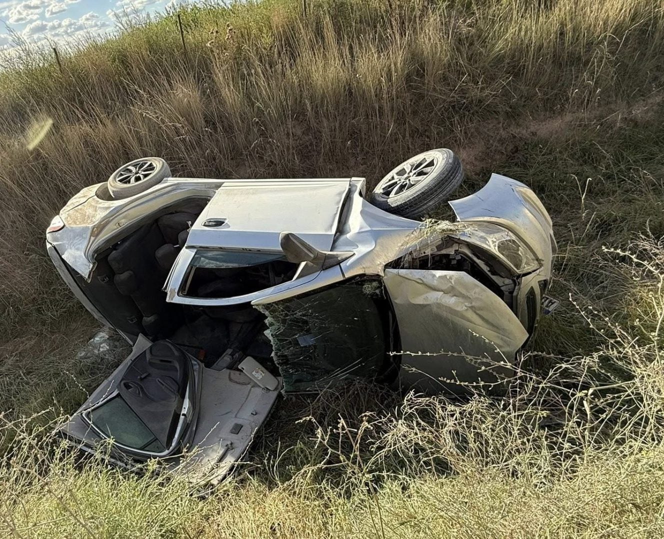 Vuelco en camino vecinal entre Descalzi e Indio Rico