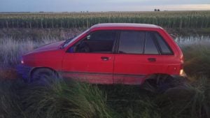 (videos)Ruta 3: chocó una rueda que se salió de otro auto y cayó al agua