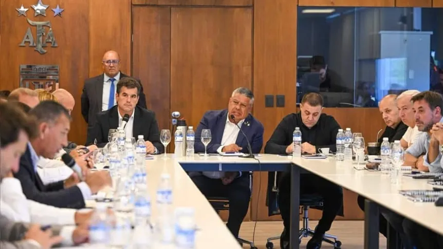 La AFA vuelve a reunirse para evaluar si da marcha atrás con el paro del fútbol