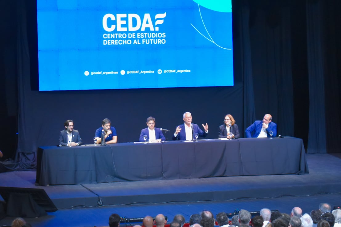 Kicillof: “Tenemos al Presidente más ignorante y sometido que nos podía tocar”