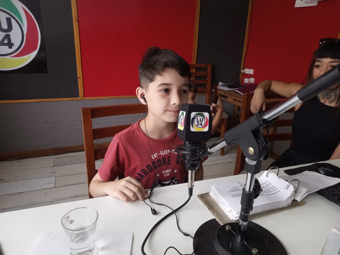 Noah, el nene que busca la historia en los pueblos y los sube a la Web