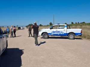 Esquivó un perro, volcó y está herido grave