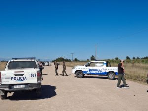 Esquivó un perro, volcó y está herido grave