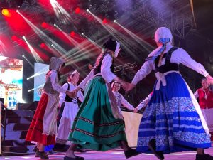 Las Colectividades trajeron color y diversidad en su presentación