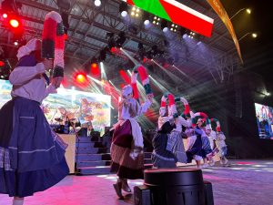 Las Colectividades trajeron color y diversidad en su presentación