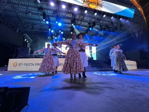 Las Colectividades trajeron color y diversidad en su presentación