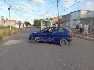 Chocaron auto y camioneta en Alberdi y Rodríguez Peña