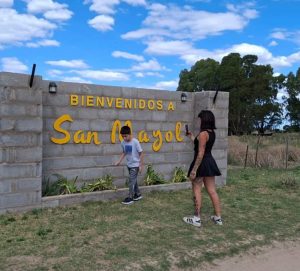 Noah, el nene que busca la historia en los pueblos y los sube a la Web