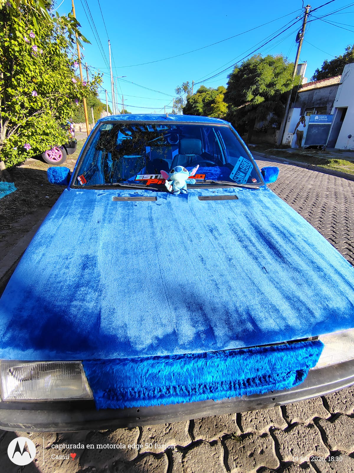 (audio y video) Pigue: Matías Islas y su Renault 9 forrado de peluche