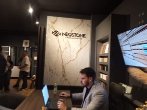 (video)Neostone Tres Arroyos abrió  en 25 de Mayo 365