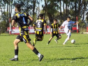 Fútbol del Ascenso: Alumni Ganó y es puntero invicto