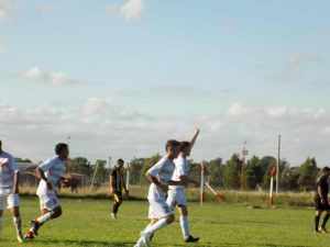 Fútbol del Ascenso: Alumni Ganó y es puntero invicto
