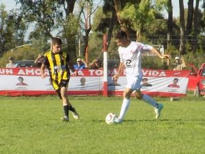 Fútbol del Ascenso: Alumni Ganó y es puntero invicto