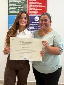 Betina Oldano se recibió en la Universidad FASTA. Cursó en el Centro de Estudios Universitarios
