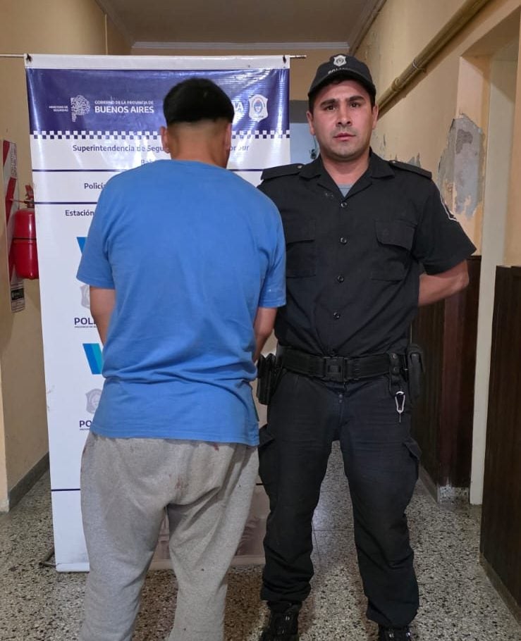 Rompió un vidrio de la comisaría de Chaves y lo aprehendieron