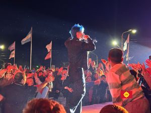 Imposible mejor cierre: Estalló la Fiesta con la actuación de Luck-Ra
