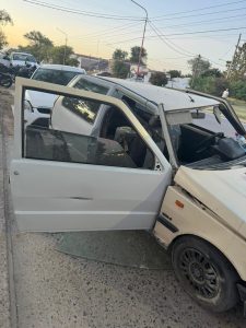 Impactante choque de autos en Caseros y Las Heras